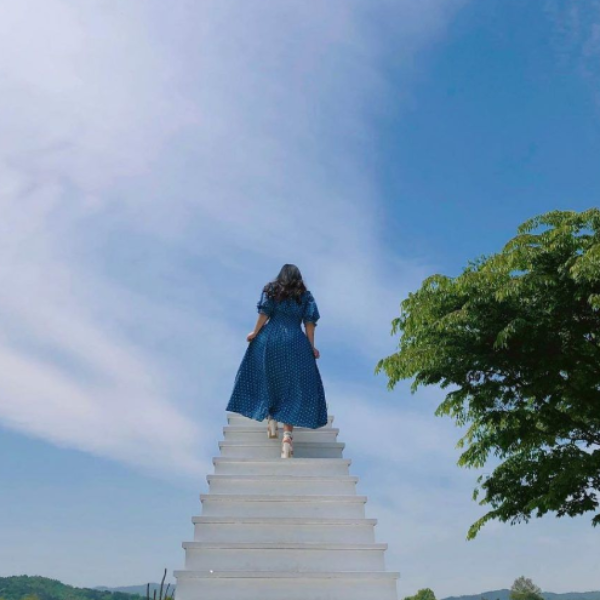 韓國打卡 café 現實版《天國的階梯》　純白階梯通往天空超夢幻！