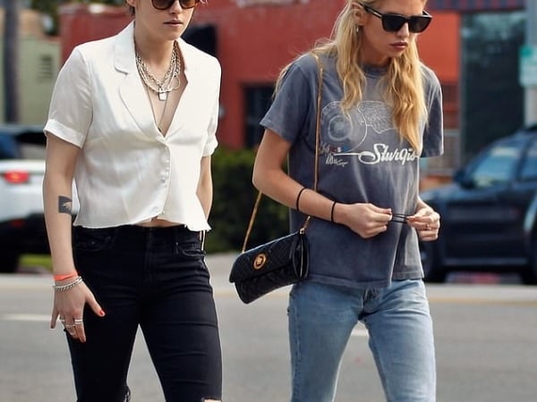 史都華被爆疑似復合名模前女友 Stella Maxwell　粉絲狂讚：她們是最養眼的一對！