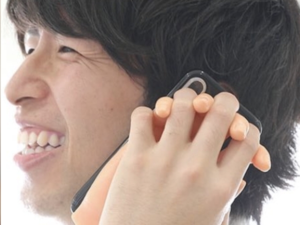 日本推出「隨時感受女友手掌」iPhone 手機殼　網友爆笑：半夜摸到會被嚇死吧？