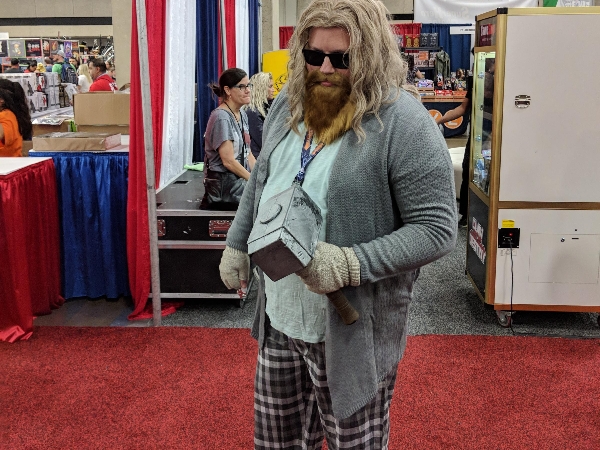 體型最親切的超級英雄！《復仇者聯盟 4》肥宅索爾成 Cosplay 熱門扮演角色！