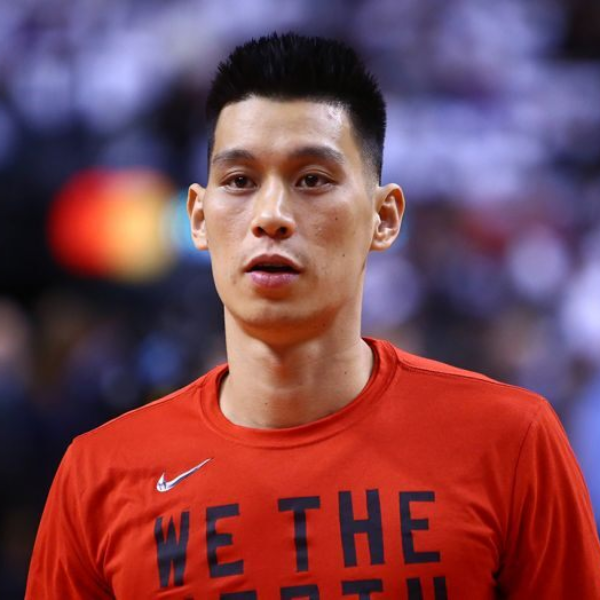 偷嗆好友？！林書豪發文慶祝暴龍拿到東冠　周杰倫底下回覆：「冠軍賽我會去坐你旁邊！」