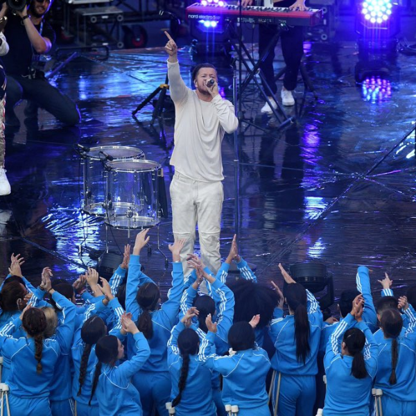 必看！Imagine Dragons 歐冠決賽開場表演　熱唱〈Thunder〉串燒金曲嗨翻全場！