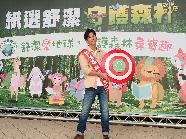 型男暖爸修杰楷超有愛！為熱帶雨林及瀕危動物發聲，宣導 FSCTM 森林友善標章
