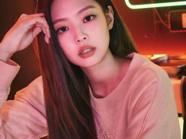 BLACKPINK Jennie 運動穿搭超性感!辣秀傲人上圍、纖細水蛇腰
