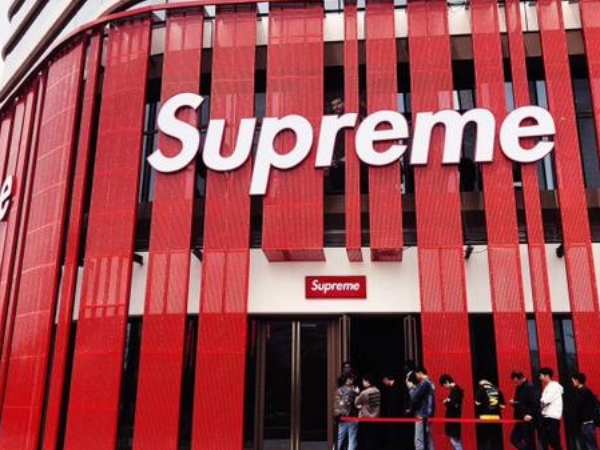 山寨終結？上海 Supreme Italia 驚傳商標官司落敗  中國商標局：「將不具任何生產 Supreme 相關產品的資格」