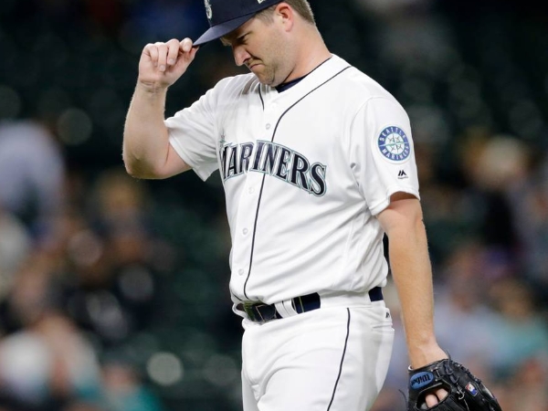 誰在本壘？MLB 西雅圖水手隊回傳阻殺跑者得分「捕手卻不在家」烏龍守備引發網友笑翻！