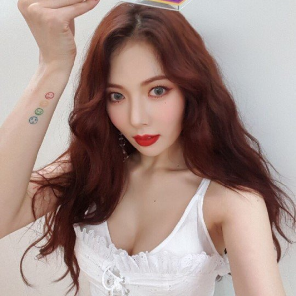 妳想要 Jennie 的肩還是泫雅的奶？盤點 4 位韓國女星的「獨門夢幻部位」！