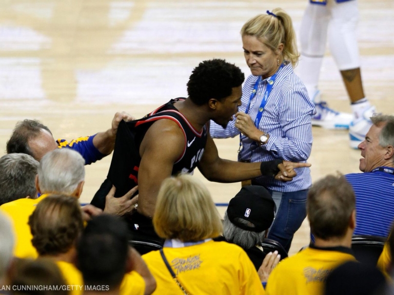 太誇張!勇士球迷比賽時怒推 Kyle Lowry 一把 詹皇發文抨擊:「這件事情我不能保持沉默!」