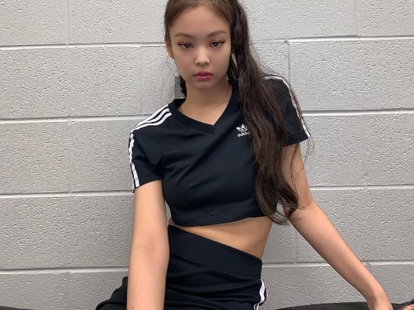 BLACKPINK Jennie 運動穿搭超性感!辣秀傲人上圍、纖細水蛇腰