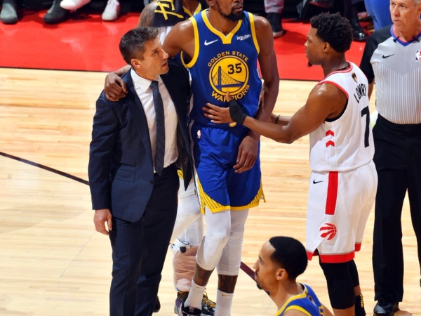 球團經理都哭了！Kevin Durant 確定阿基里斯腱撕裂　賽後發文：「看到隊友贏球我真的很開心！」