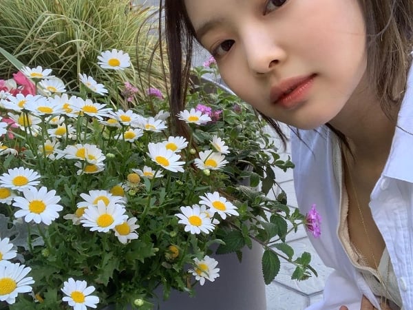 長得兇錯了嗎?BLACKPINK 成員 JENNIE 屢被傳霸凌 LISA!其實只是這「化妝細節」讓她派了點而已~