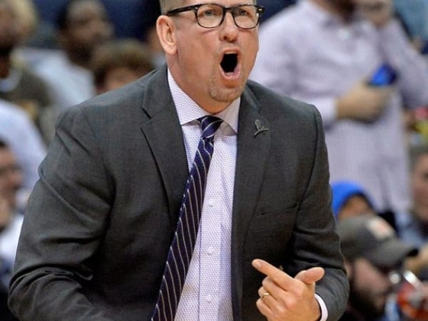 瞠目結舌！可愛連得 10 分氣勢大好，暴龍教練卻幫 KERR 喊暫停
