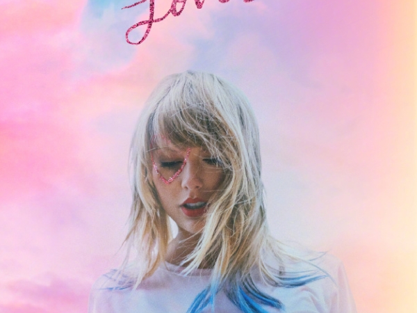30 秒湧入 10 萬歌迷！泰勒絲直播宣布新專輯名稱《Lover》　人氣爆表竟讓 IG 崩潰當機？