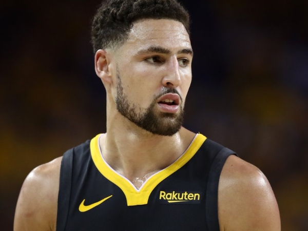 球迷要哭了！Klay Thompson 確定「左十字韌帶撕裂」　勇士冠軍賽一次少 2 名主將超傷！