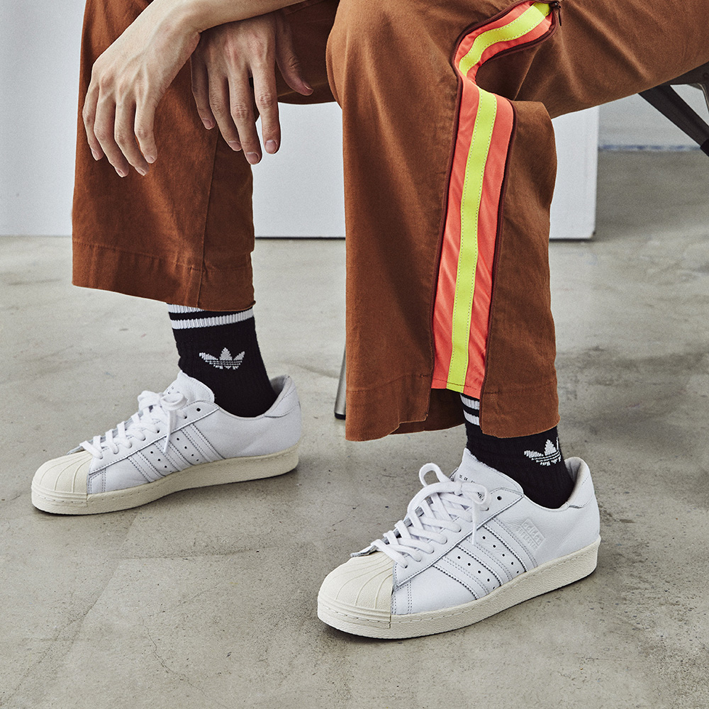 懂得留「白」才厲害！adidas Originals 最新系列，WHITE 出新質感