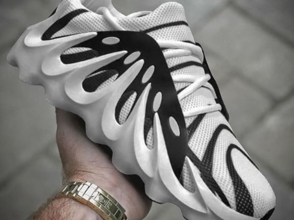 這才是正宗龍骨啊！YEEZY 451 再爆實體細節　鞋迷：「上次那雙蓮花座真的嚇到我了」