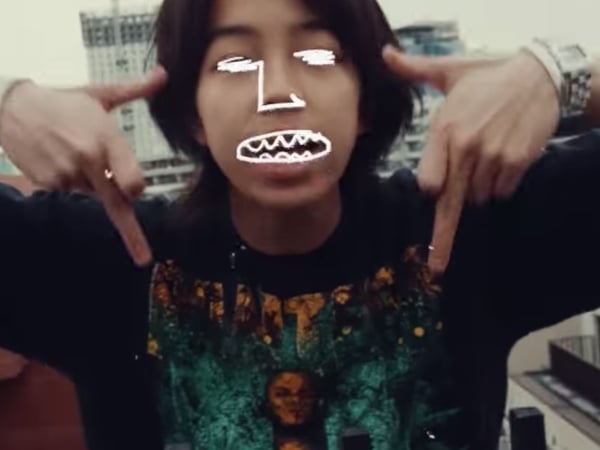 連 Off-White 主理人都愛的「潮童 YOSHI」釋出第二首饒舌 MV！網友：「聽一次就上癮了⋯」