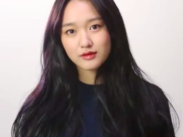 塌髮女孩有救了！超簡單 3 招「蓬鬆髮根」訣竅：只要一根梳子 15 秒立馬澎起來～