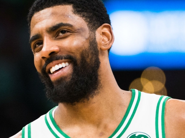 這次不是 Uncle Drew？傳 Kyrie Irving 正在日本拍攝「秘密紀錄片」　武士頭造型讓網友笑翻！