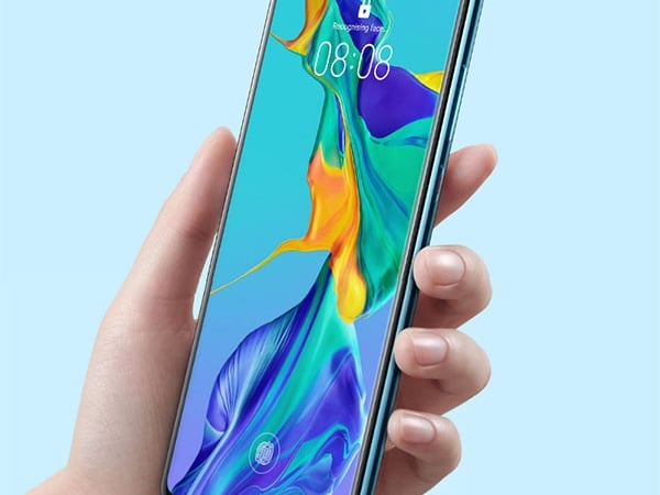 瀏海造型、水滴鏡頭、在螢幕上挖孔⋯手機設計接下來還能怎麼玩？