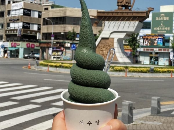 我看倒像根茄子~韓國必吃的 3 家便便霜淇淋 「這個口味」你絕對想不到