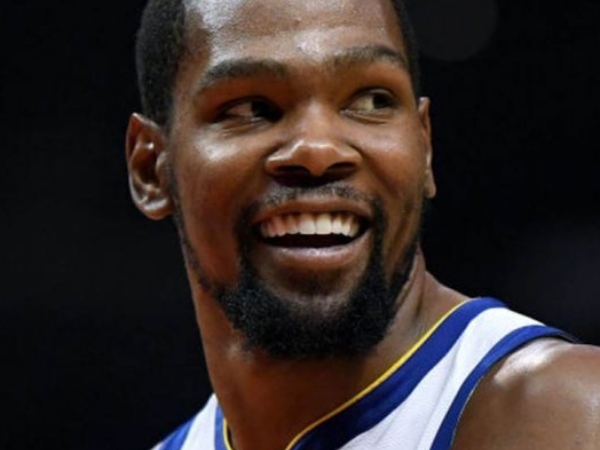 KD 自由了！正式跳出合約各隊瘋搶，他人正在紐約評估要去哪