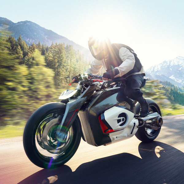 兩輪界最強外掛？！BMW Motorrad 全新電動重機霸氣問世　電能配置細節簡直帥炸！