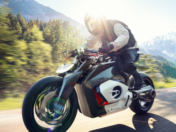 兩輪界最強外掛？！BMW Motorrad 全新電動重機霸氣問世　電能配置細節簡直帥炸！