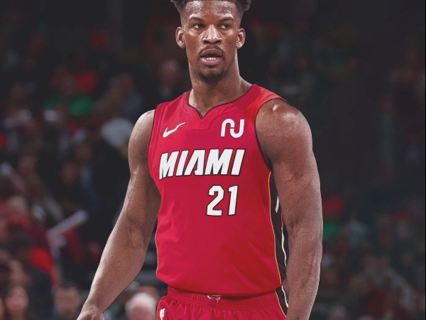 臉好腫!Jimmy Butler 確定加盟邁阿密熱火 網友翻出 6 年前受訪紀錄:「我死都不會穿熱火球衣!」
