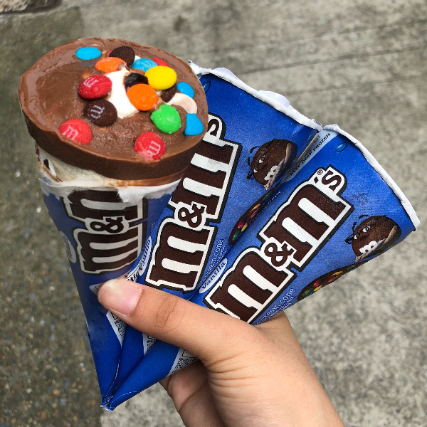 真的無法減肥了！這 4 款「刷爆 IG 的超商新品」搶翻天　網友：這甜筒竟然灑滿 M&M'S 巧克力！？