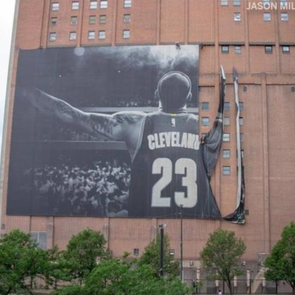 克城撤詹皇巨幅海報一週年！LBJ 親自回覆：沒關係，我創造的傳奇是永恆的⋯