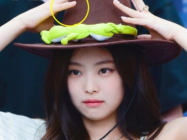 真的超大驚喜!Jennie 簽名竟留下這「身體部位」給粉絲?網友:「可以當傳家之寶了!」