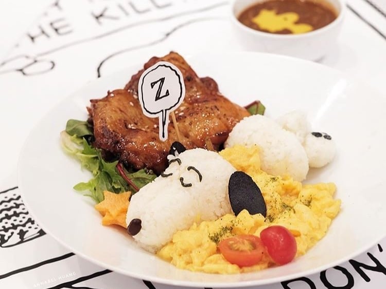 史努比陪你一起吃飯!新加坡推出「史努比咖啡廳快閃店」 餐點可愛到捨不得吃