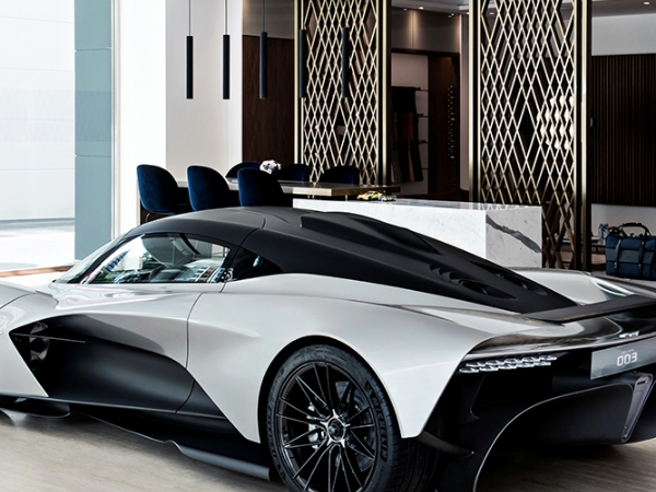 007 最新坐駕 Aston Martin Valhalla 搶先登台！JUKSY 帶你近身直擊這台要價 6000 萬的超跑貴在哪？