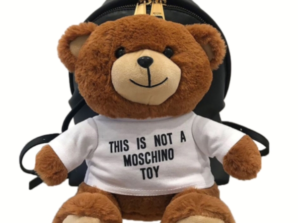 MOSCHINO 買包包送玩偶？百變熊熊可愛到這系列全包了！