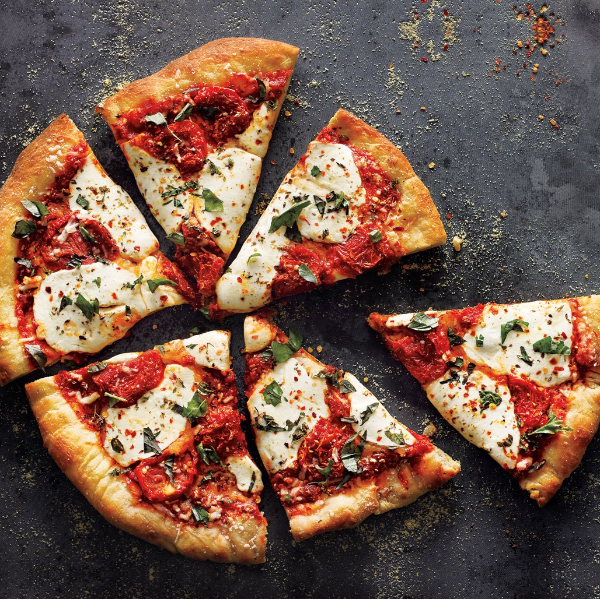 速食店又出新招　美國連鎖披薩店推出「只有披薩邊的披薩」！澱粉控全都歡呼啦！