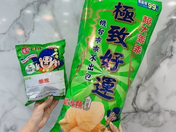 超商驚見 3 倍大超巨乖乖、可樂果！「巨大化零食」在臉書推爆　網友：「不是空氣，是真的變大！  」