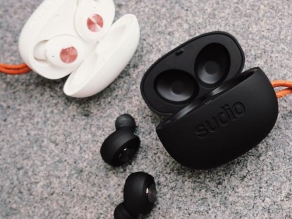 戴起來就是潮！AirPods 以外的真無線耳機新選擇，而且顏色不只白色！內文還有 JUKSY 優惠折扣碼！