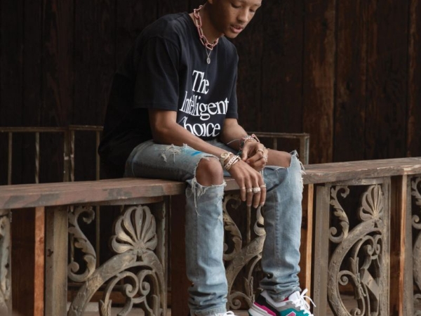 讓人意想不到的人選！繼余文樂後現在這位「潮流 icon 」也將加入 NB 陣營？！網友：看來準備要出事了～