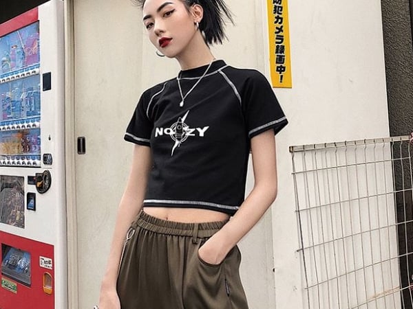 夏天黑 Tee 怎麼搭？ 20 張街拍就能教會你！