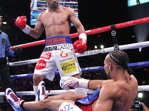 惡鬥 12 回合！菲律賓戰神 Pacquiao 擊垮美國不敗拳王勇奪 WBA 次中量級冠軍　40 歲高齡再寫傳奇！