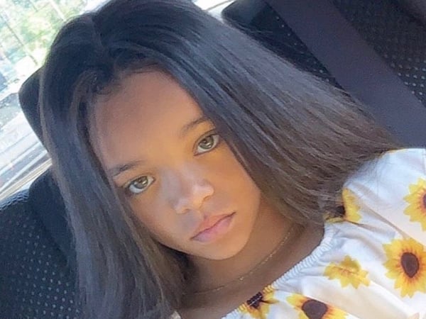本尊認證！7 歲小女童美到撞臉蕾哈娜　連 Rihanna 都驚呆「像到我手機都要嚇摔了」！