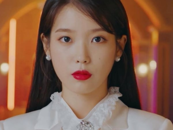 【明星也會醜】國民妹妹 IU 自曝想整形：「想把這個地方弄高一點⋯」網友暴動：「母湯啊！」