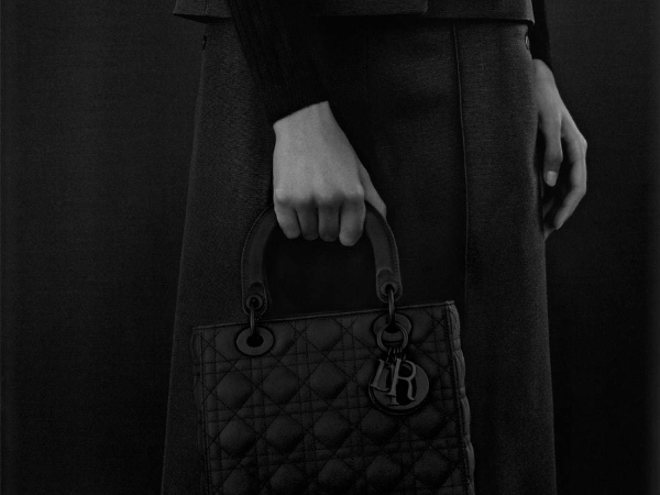 今年就等這一咖！ Dior 又開大絕推出超狂「黑魂精品包」系列　網友：這帥到我無法呼吸