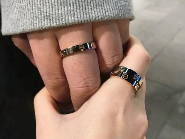 七夕你不來點表示嗎？嚴選 4 款時髦又百搭的「精品對戒」台幣 3 萬就能搞定女友的心（讓她閉嘴）！
