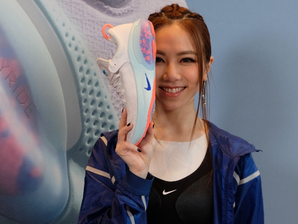 NIKE 揭曉了醞釀 10 年之久的全新科技！前進上海專訪鄧紫棋與王麗雅的「 JOYRIDE 穿搭術！」