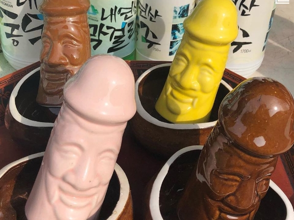 確定不是情趣用品！？韓國濟州島驚見「屌型藥酒」　喝了真的會站起來～