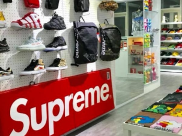 潮人的感謝祭來了！Supreme、Stussy、INVINCIBLE 通通釋出優惠折扣　短褲最低只要 500 元就能入手