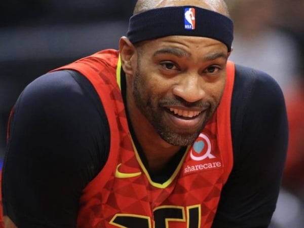 「半人半神」最終篇章！42 歲 Vince Carter 確定續留老鷹再戰一年，22 個賽季 NBA 史上第一人！