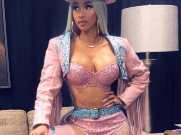 Cardi B 本色演出！全新性感喜劇片《舞孃騙很大》珍妮佛洛佩茲攜手吳恬敏跳鋼管舞！